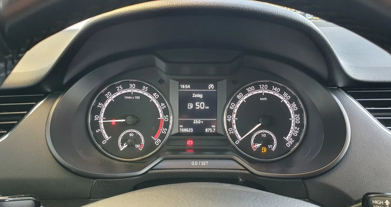 Skoda Octavia cena 40600 przebieg: 168500, rok produkcji 2019 z Biecz małe 277